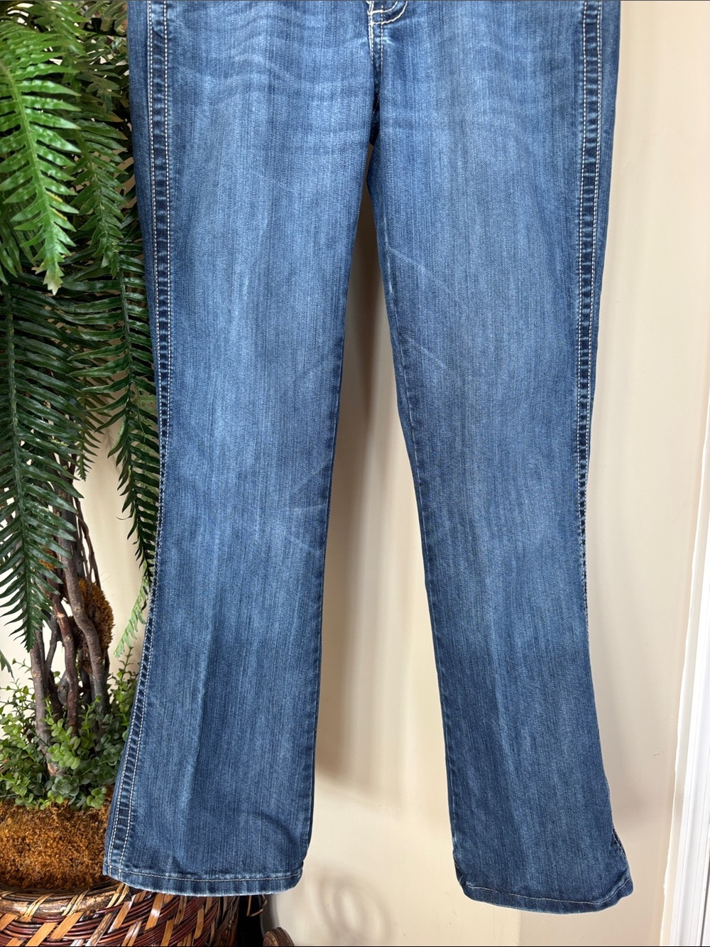 Wrangler Boot Cut Jeans Mid Blue Wash Western Denim 5-Pocket Embellished Rivets - Picture 4 of 13